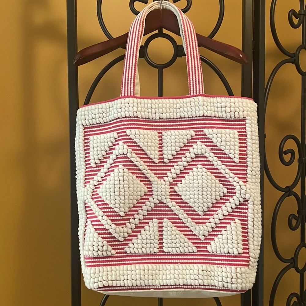 LOVESTITCH Cave Creek Tote - Picture 3 of 14